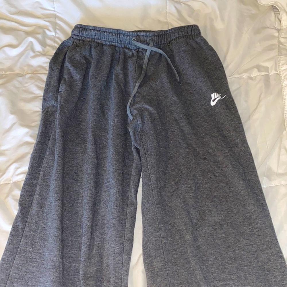 Small men’s Nike sweatpants